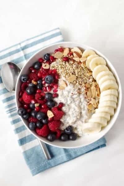 porridge d’avena con frutta fresca